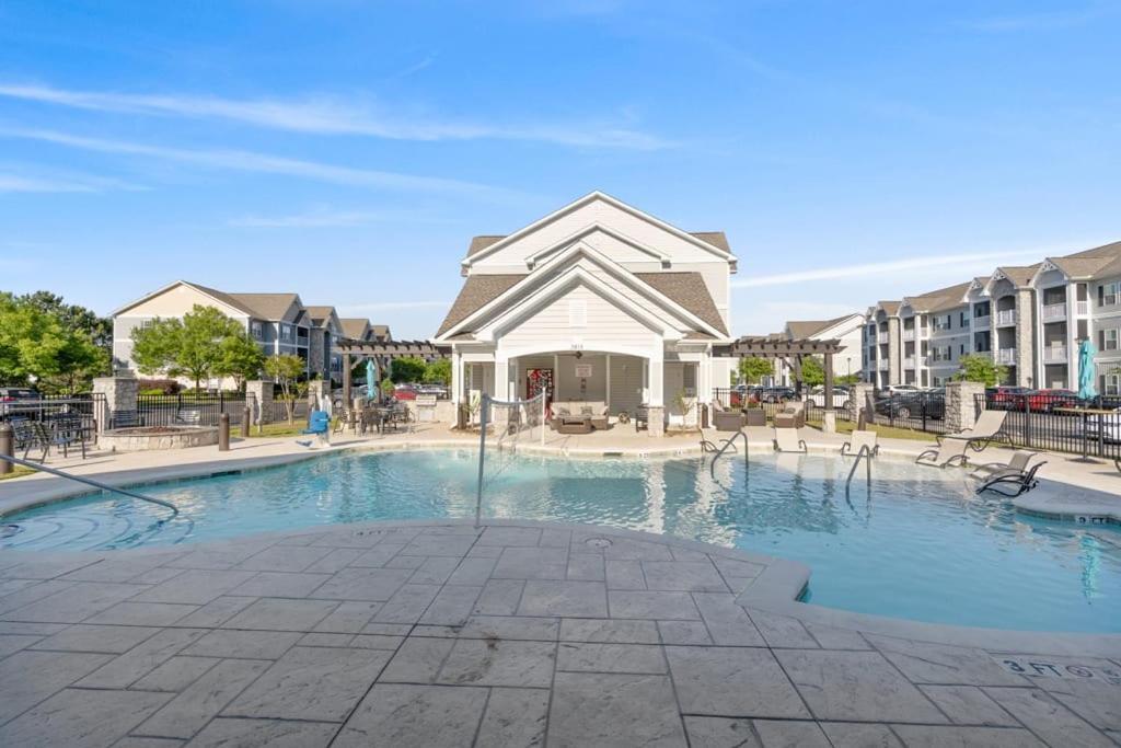 شقة شاطئ ميرتل  في Viagem Perfect 1Br With Balcony Pool And Gym المظهر الخارجي الصورة